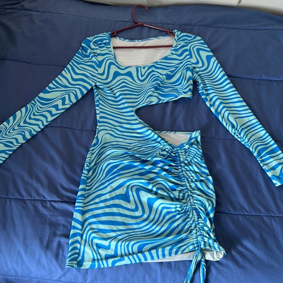 Shein blue and white groovy dress - Picture 1 of 1